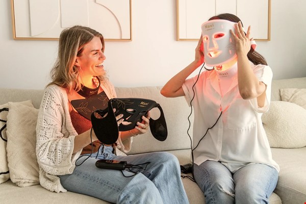 Zelfzorg cadeau geven: waarom een beautygadget beter scoort dan bloemen
